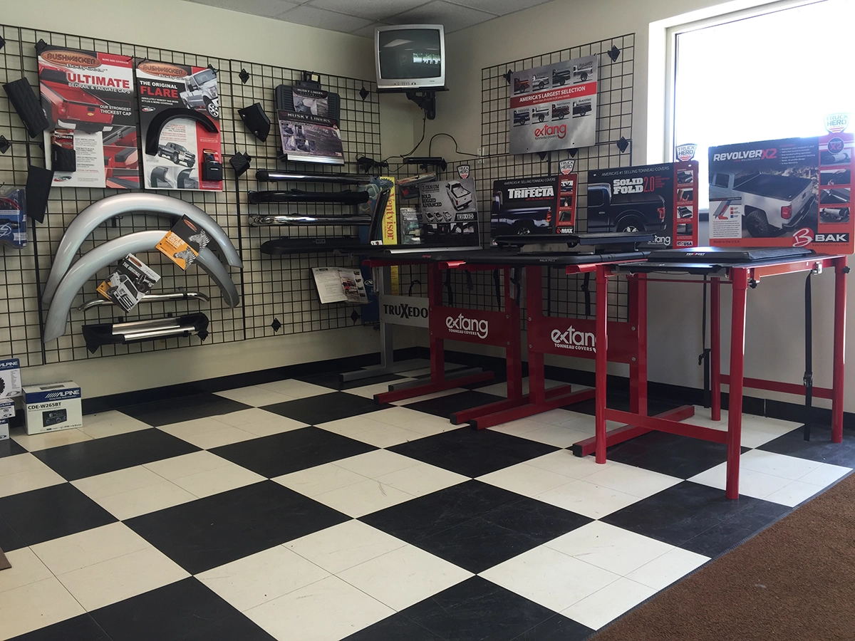 romeo-auto-glass-showroom